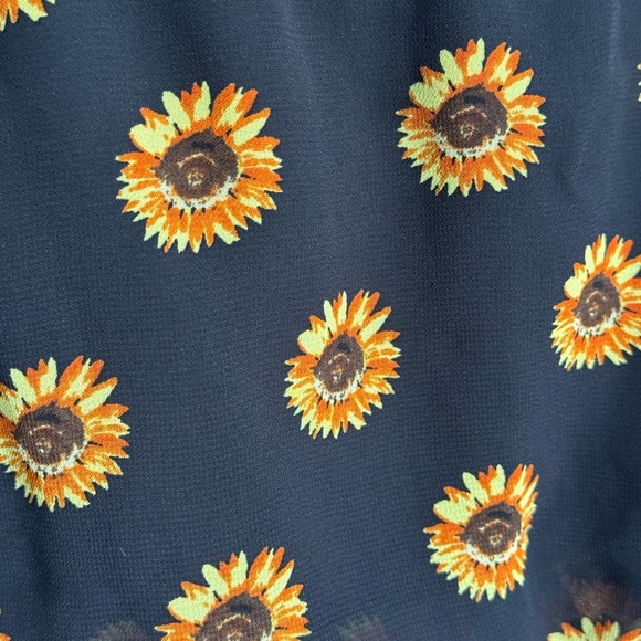 Floral, strapless women’s blouse. Size Jr large - Picture 4 of 7